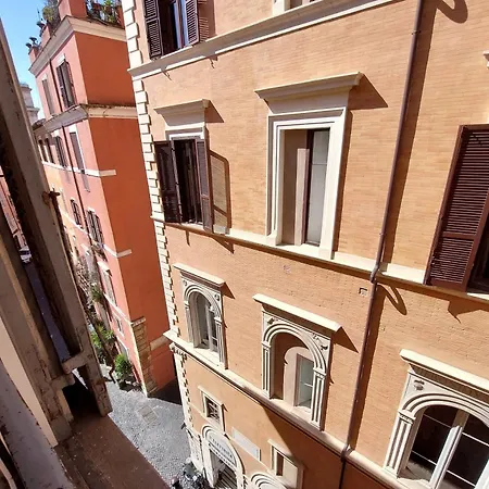 Dainty Paradiso Near Piazza Navona Rome