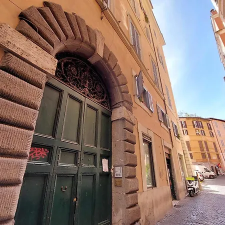Dainty Paradiso Near Piazza Navona *
