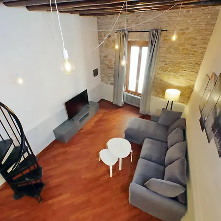 Dainty Paradiso Near Piazza Navona Apartment
