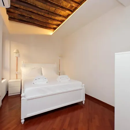 Apartment Dainty Paradiso Near Piazza Navona