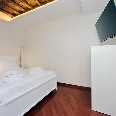 Dainty Paradiso Near Piazza Navona Apartment Rome